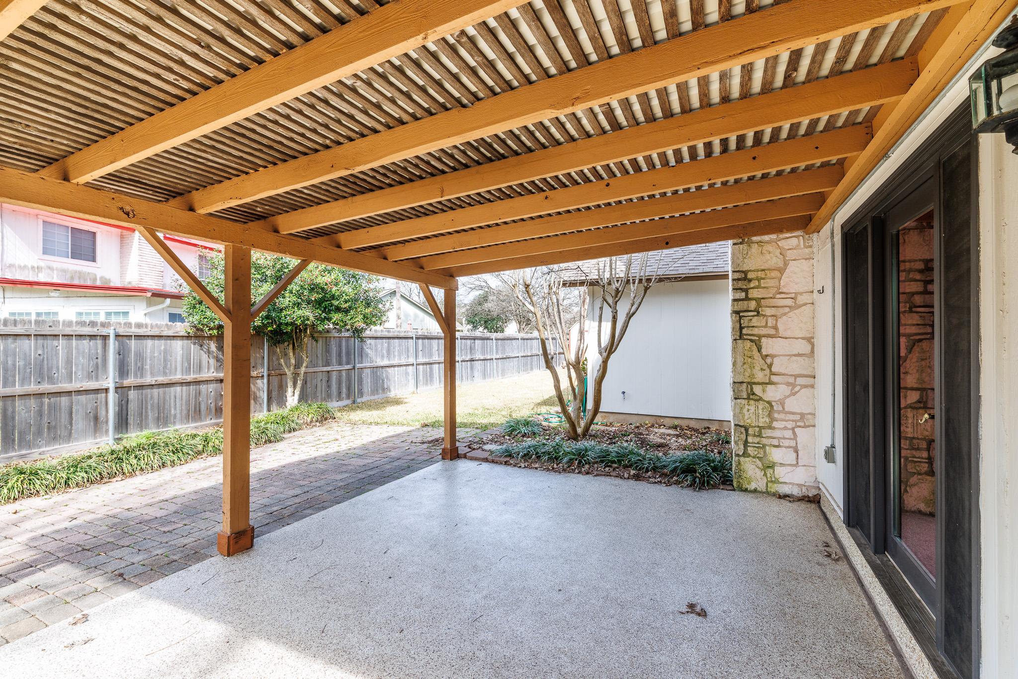 209 Coventry Ln, Seguin, TX 78155