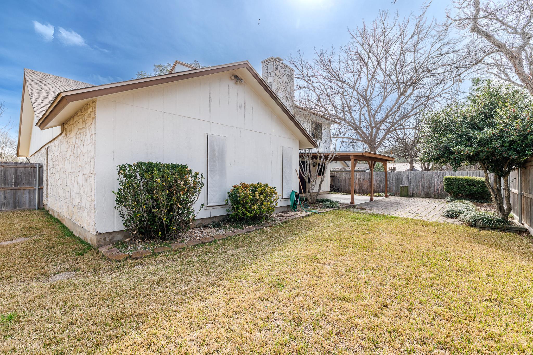 209 Coventry Ln, Seguin, TX 78155