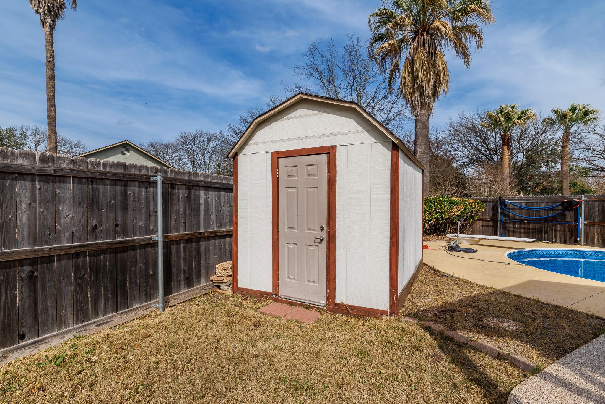 209 Coventry Ln, Seguin, TX 78155