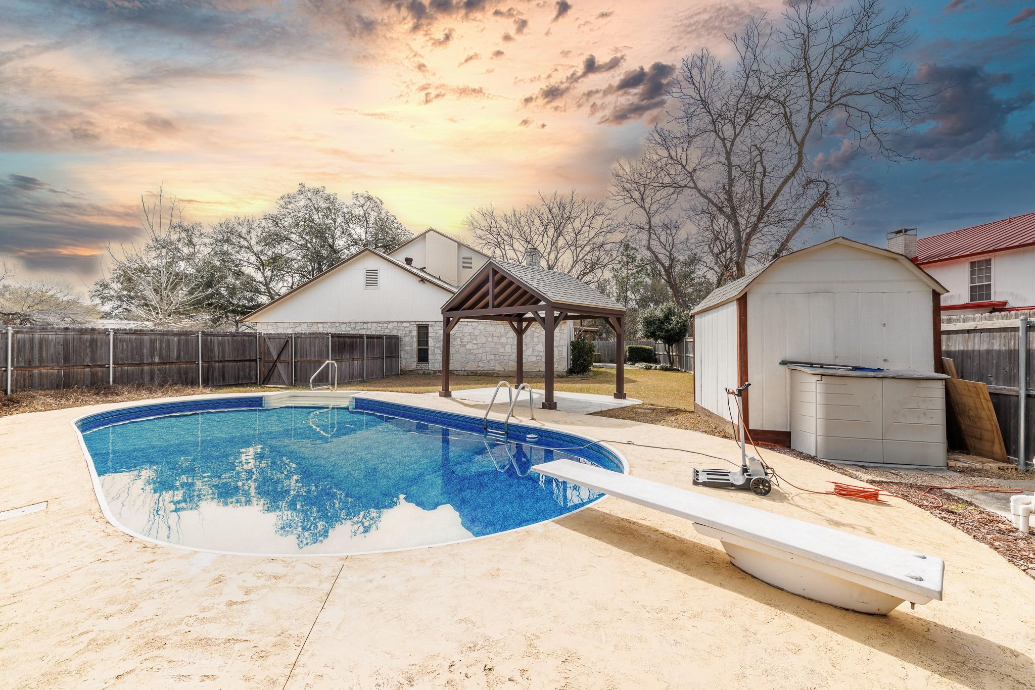 209 Coventry Ln, Seguin, TX 78155