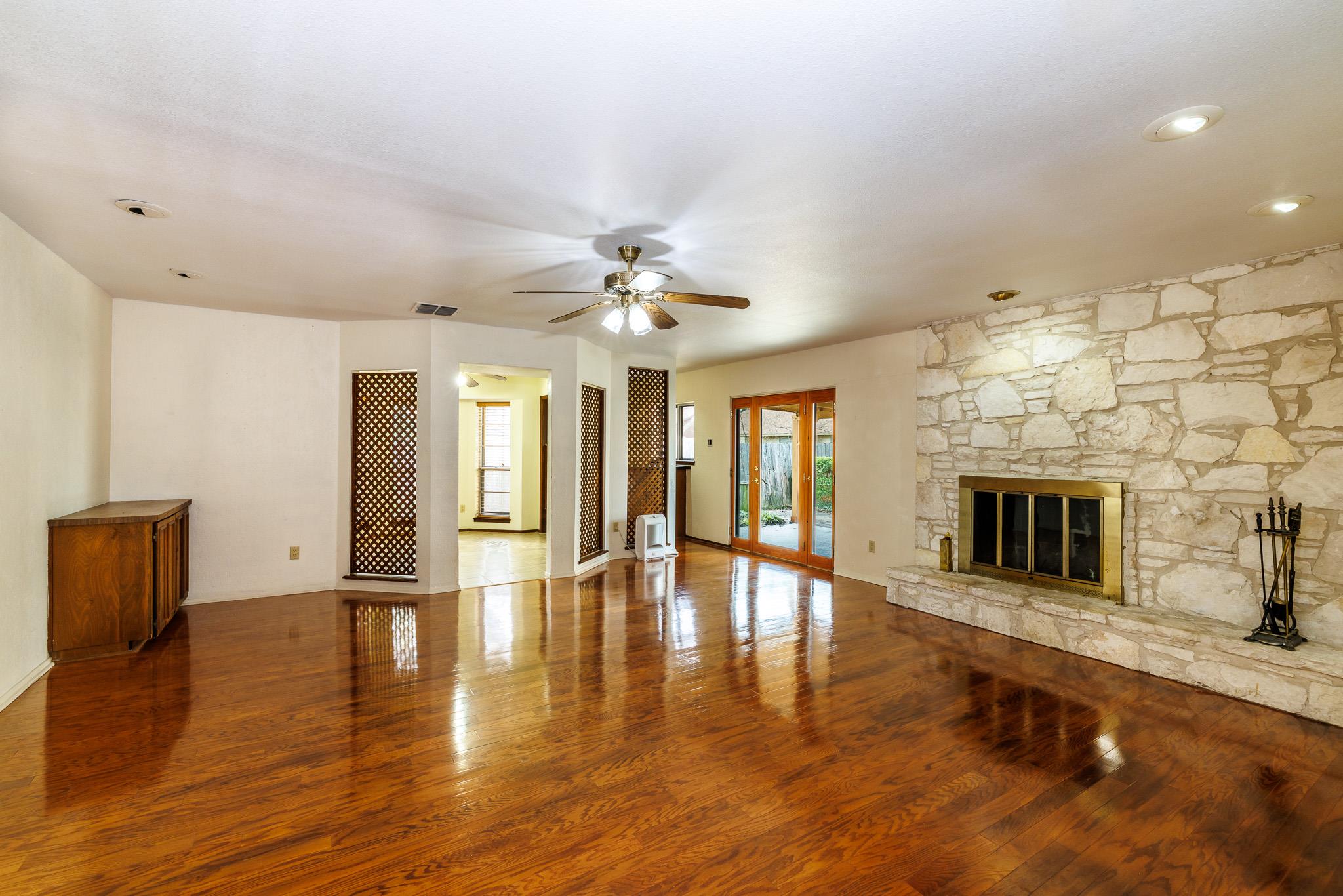 209 Coventry Ln, Seguin, TX 78155