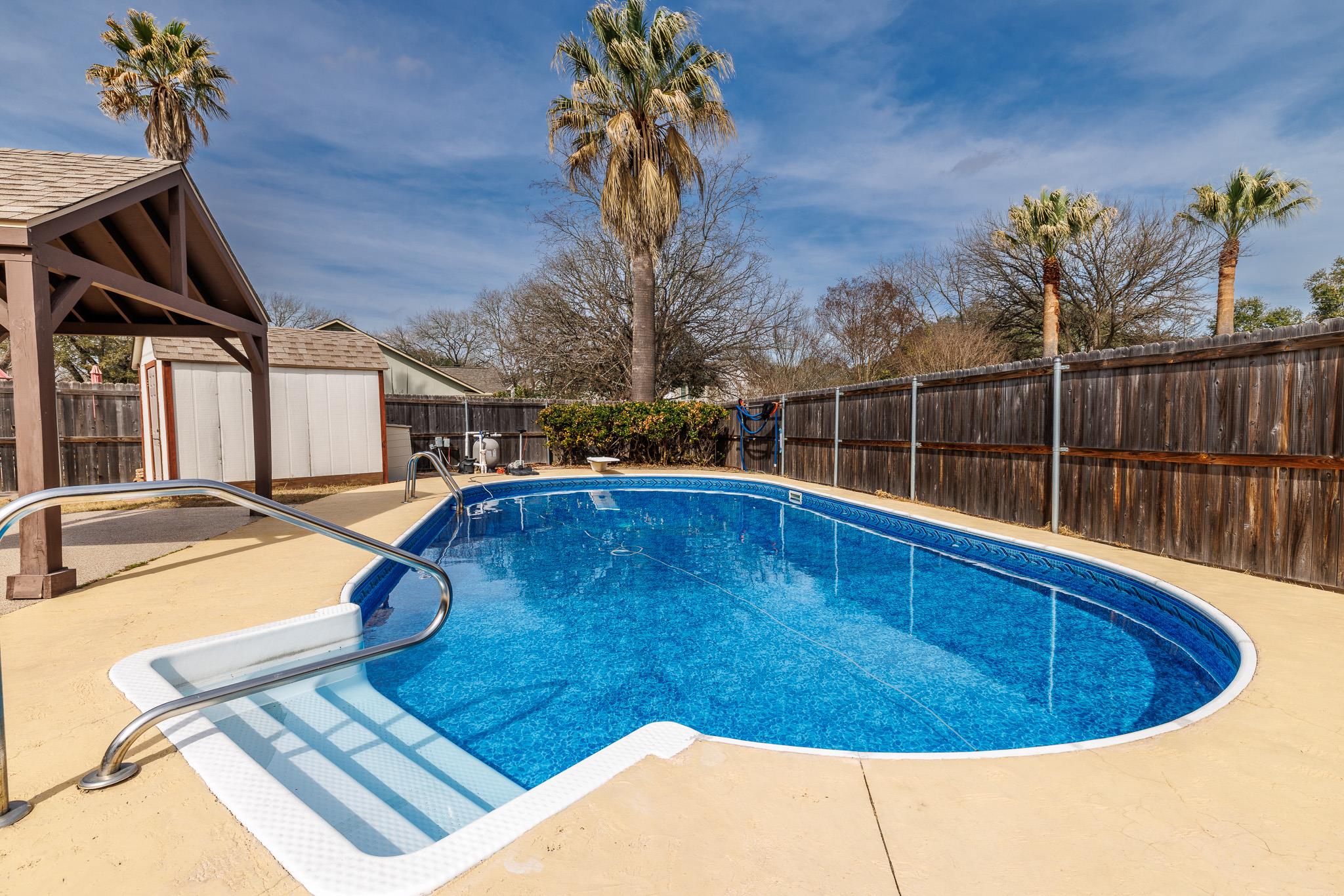 209 Coventry Ln, Seguin, TX 78155