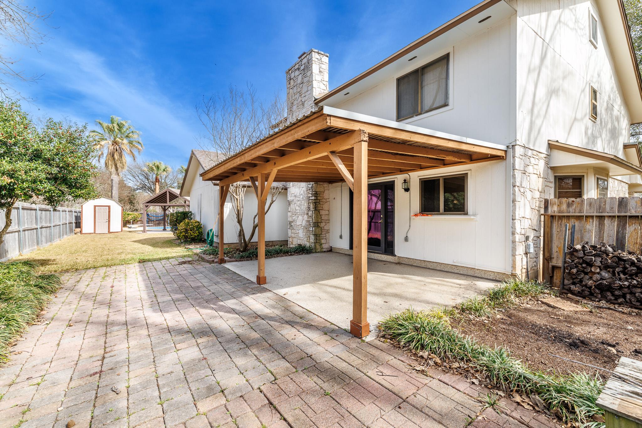 209 Coventry Ln, Seguin, TX 78155