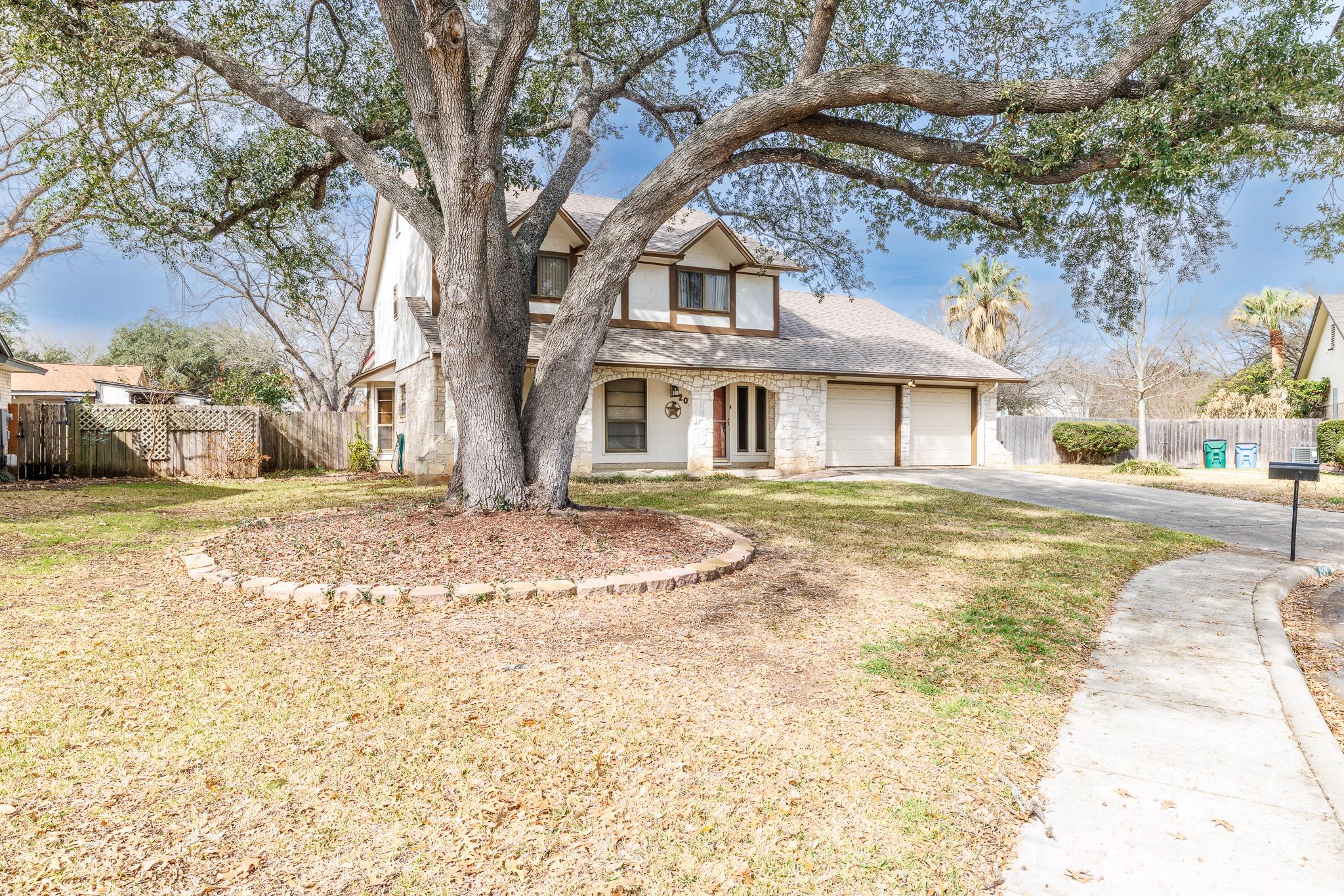 209 Coventry Ln, Seguin, TX 78155