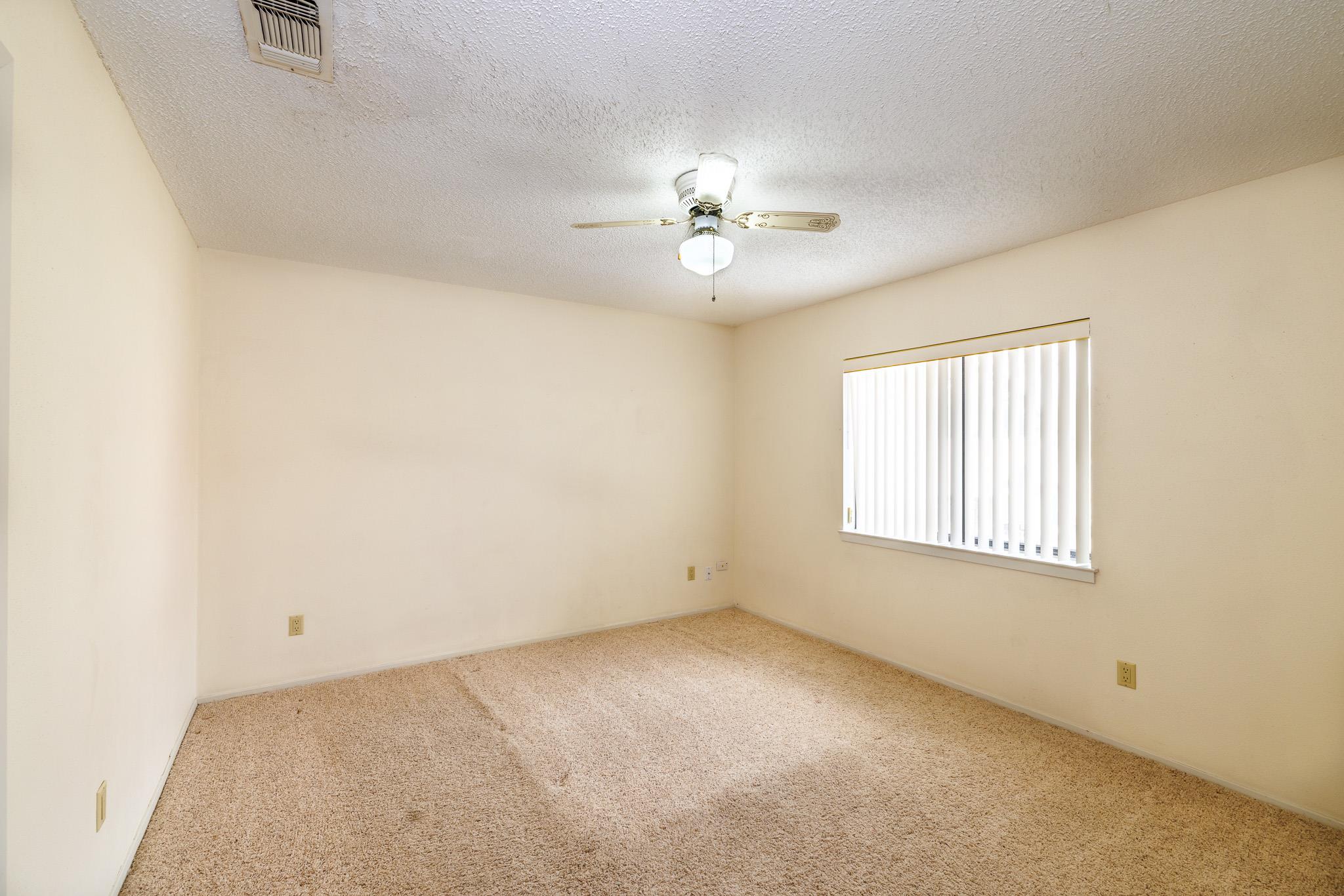 209 Coventry Ln, Seguin, TX 78155