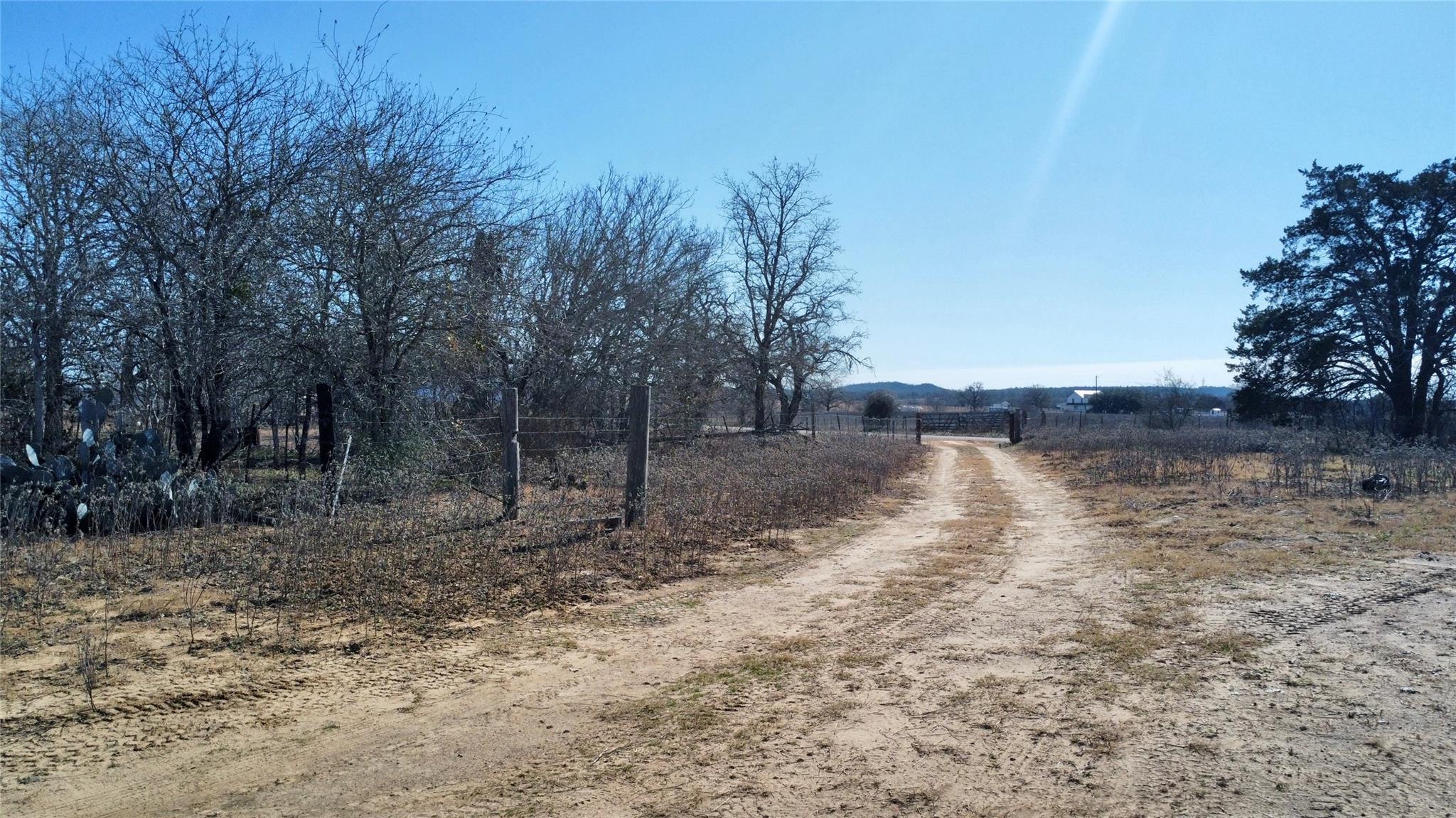 5633 Tenney Creek Rd, Luling, TX 78648