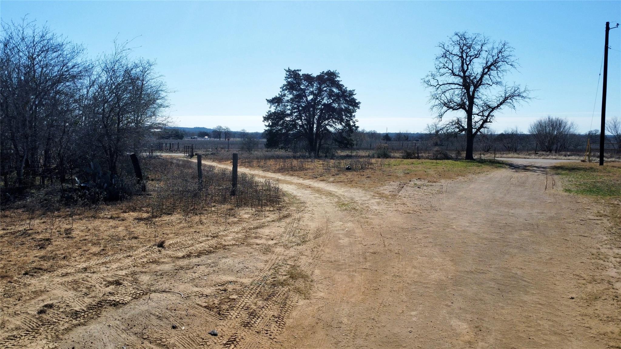 5633 Tenney Creek Rd, Luling, TX 78648