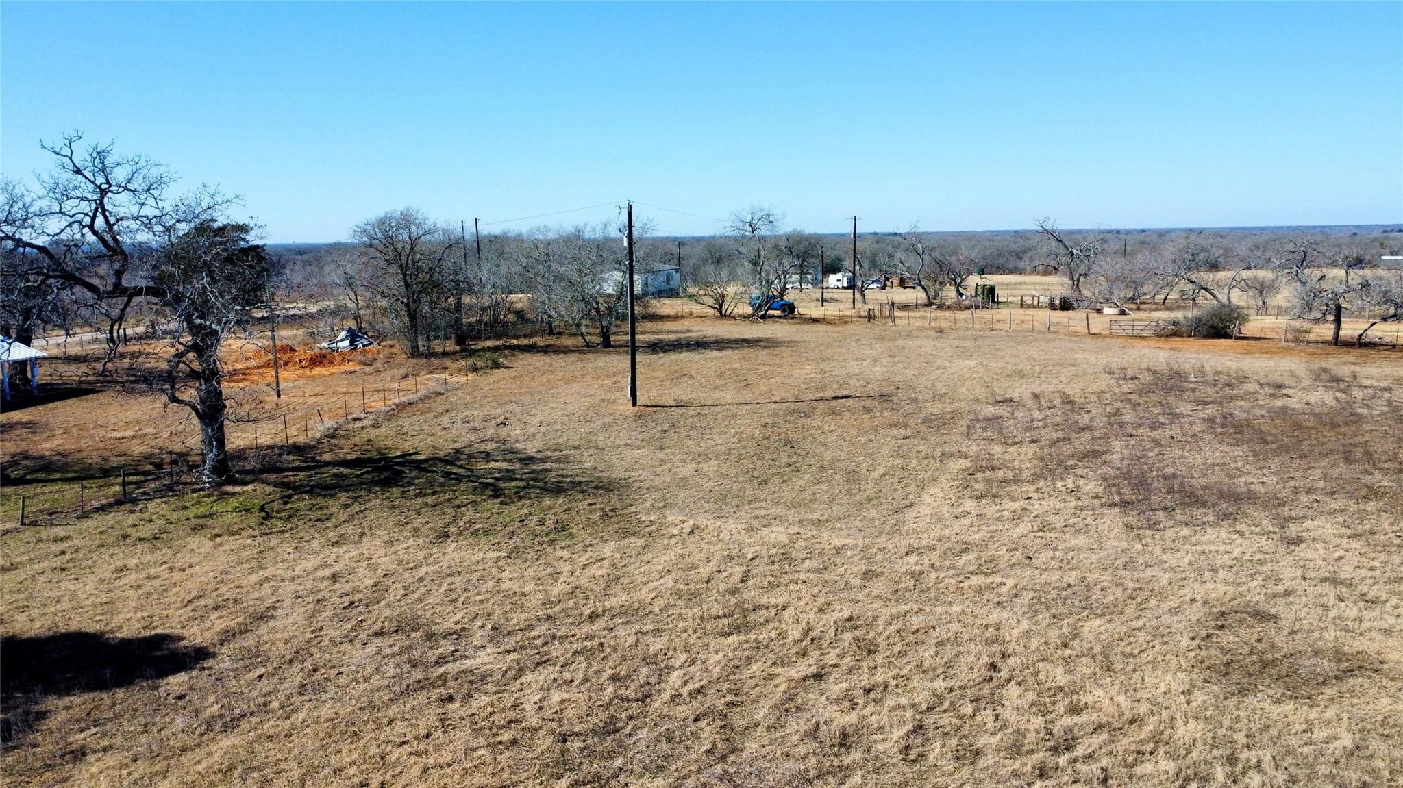 5633 Tenney Creek Rd, Luling, TX 78648