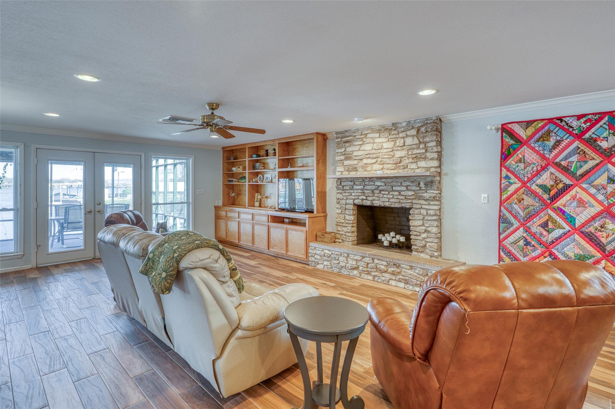 305 W Briar Dr, Granite Shoals, TX 78654