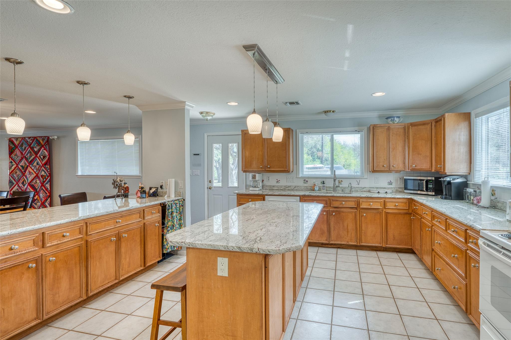 305 W Briar Dr, Granite Shoals, TX 78654