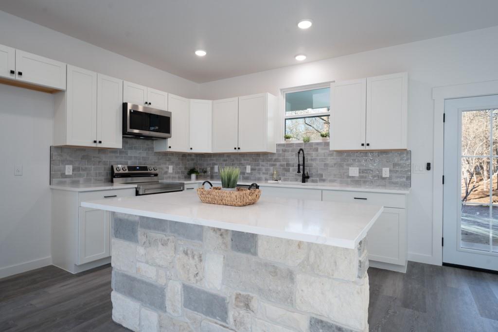 165 Nuuanu Ln, Bastrop, TX 78602