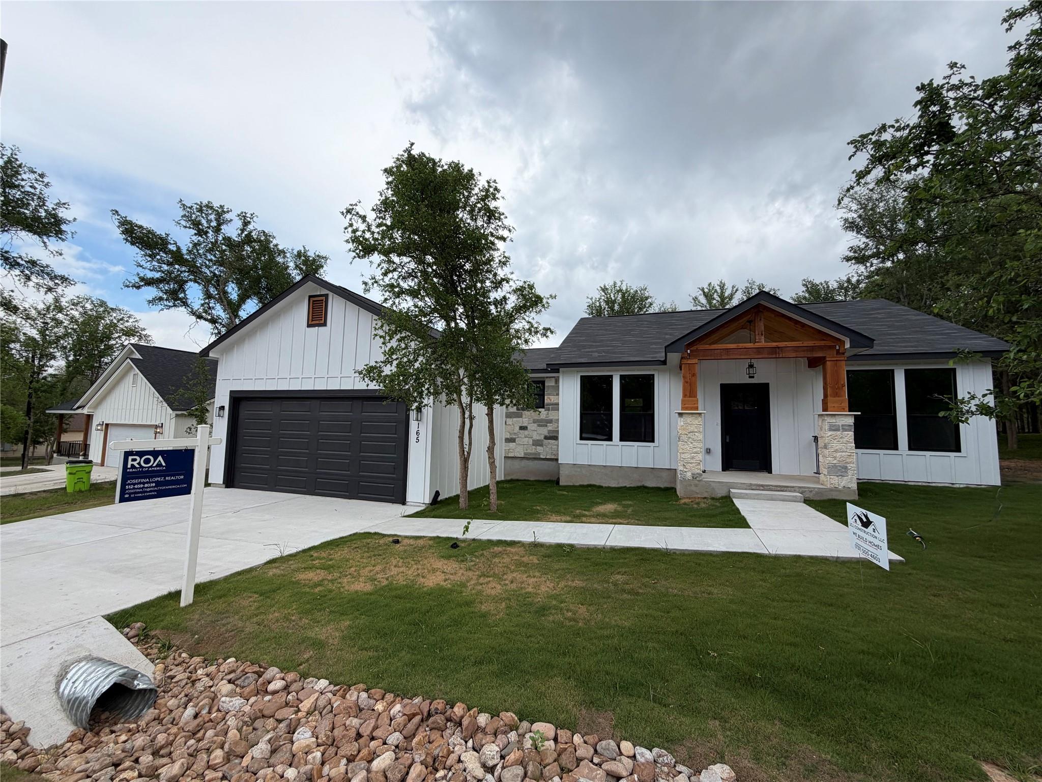 165 Nuuanu Ln, Bastrop, TX 78602