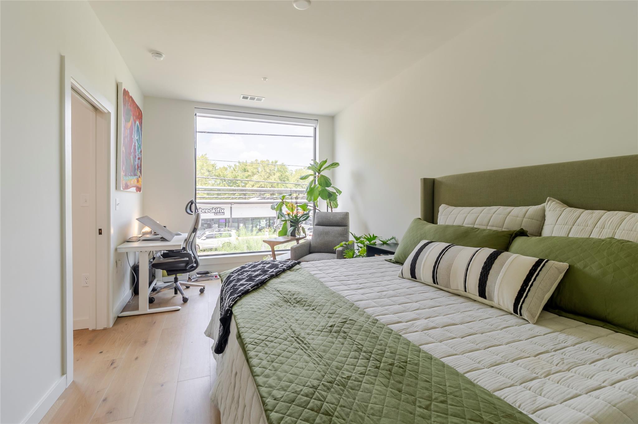 2209 S 1st St # 220, Austin, TX 78704