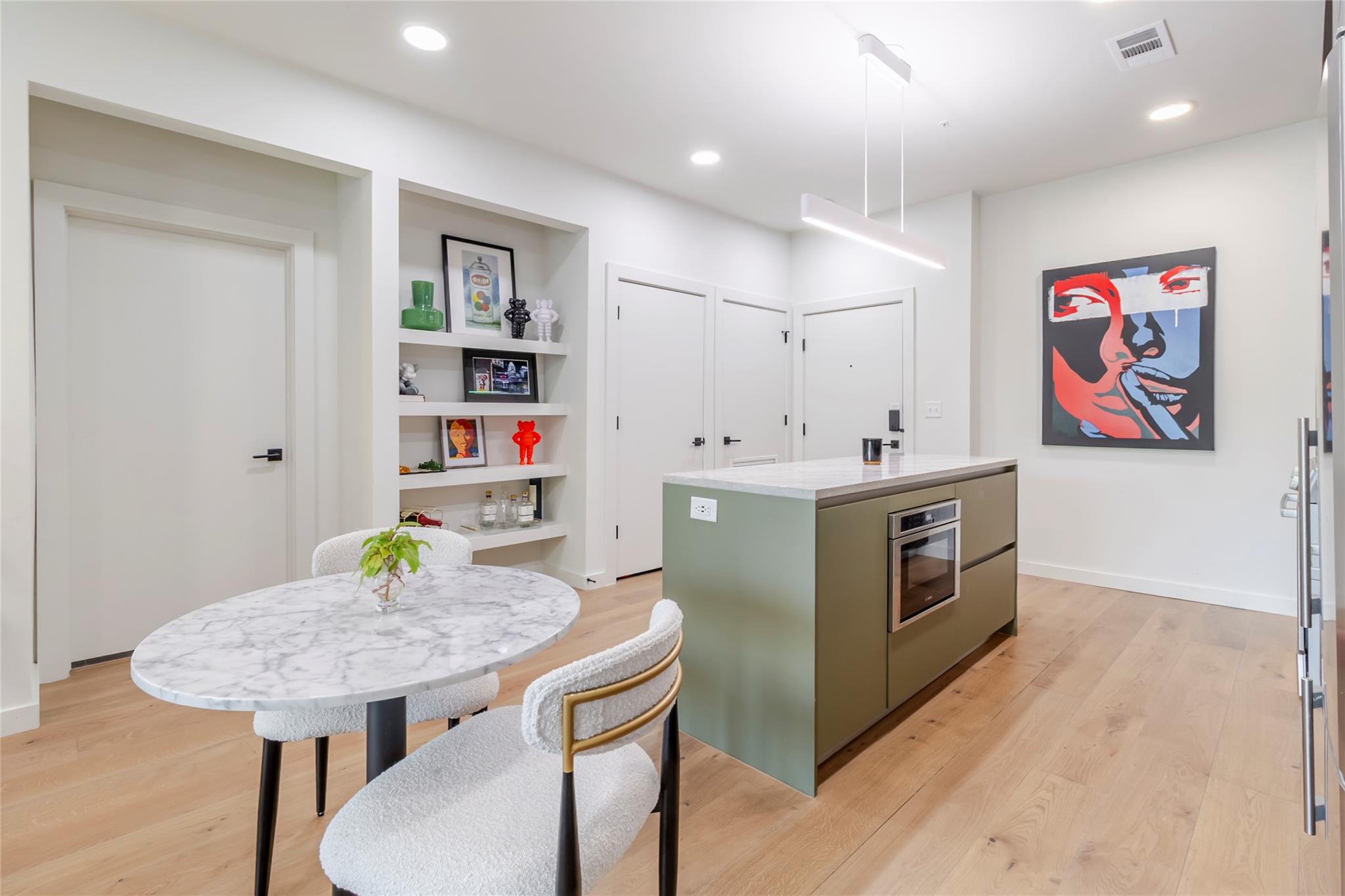 2209 S 1st St # 220, Austin, TX 78704