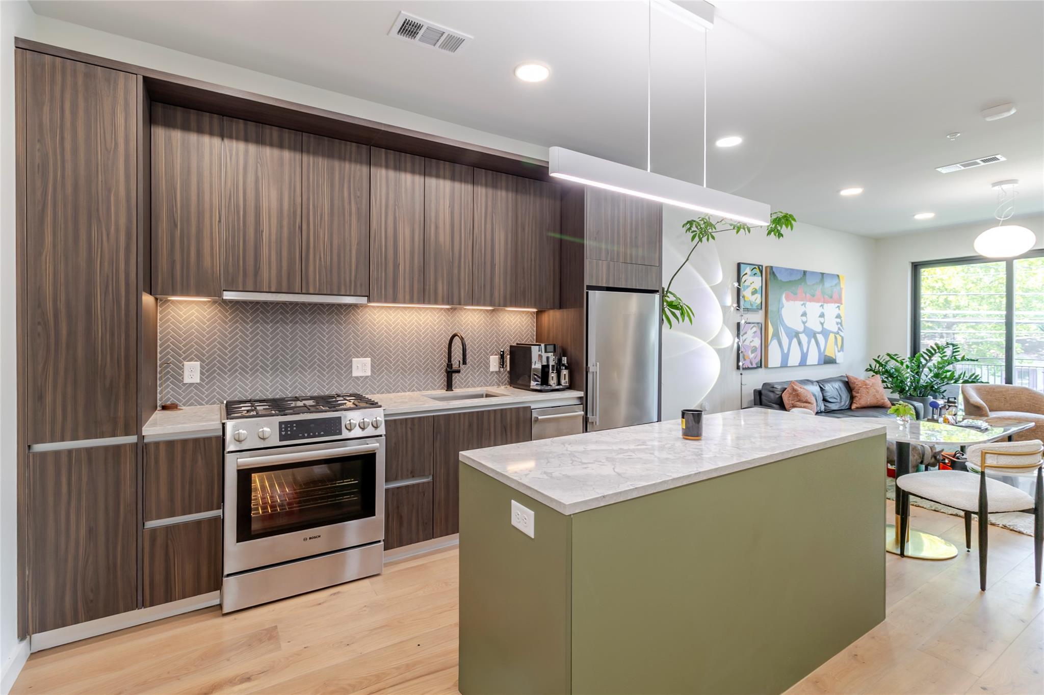 2209 S 1st St # 220, Austin, TX 78704