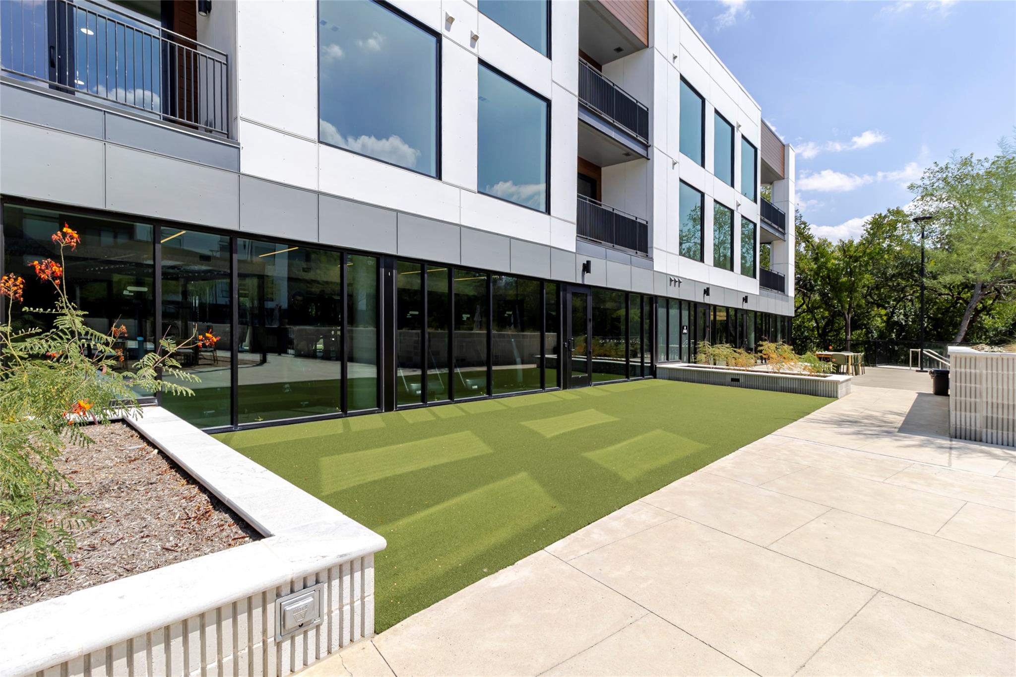 2209 S 1st St # 220, Austin, TX 78704