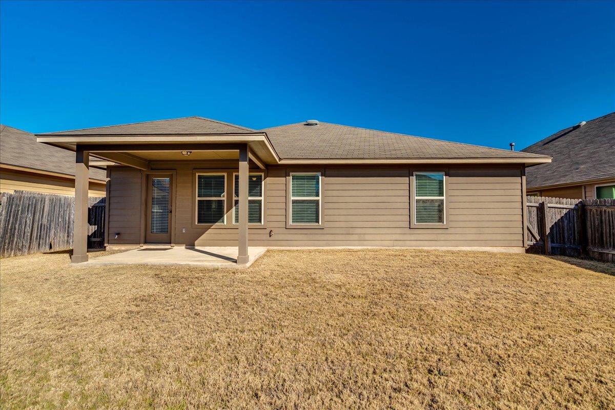 161 Mistflower Ln, Kyle, TX 78640