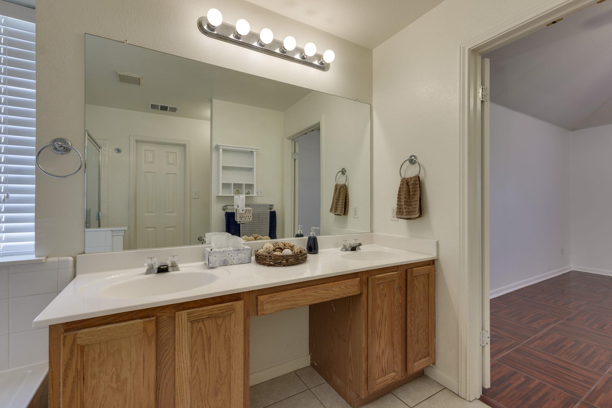 6007 Lone Star Ct, Hutto, TX 78634