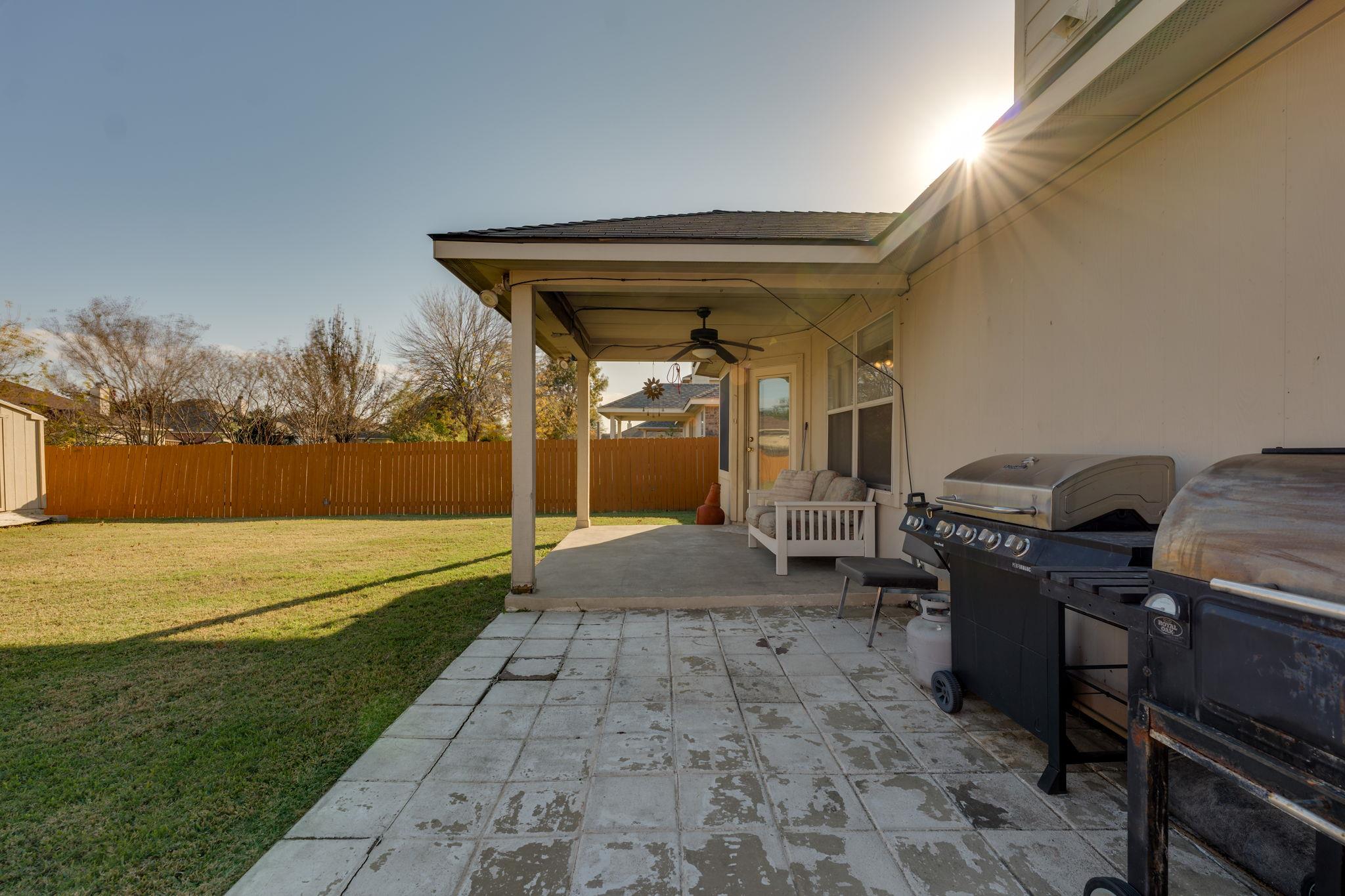 6007 Lone Star Ct, Hutto, TX 78634