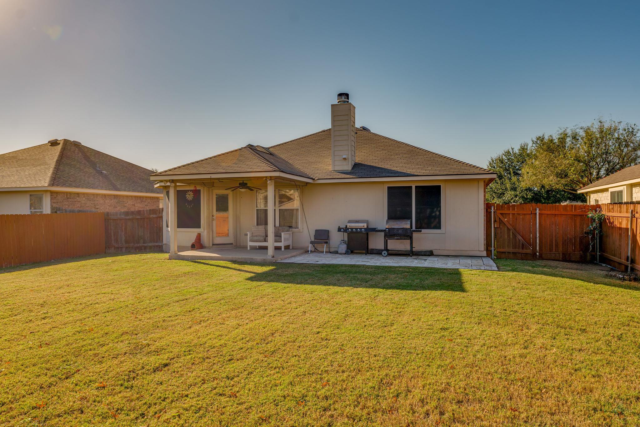 6007 Lone Star Ct, Hutto, TX 78634