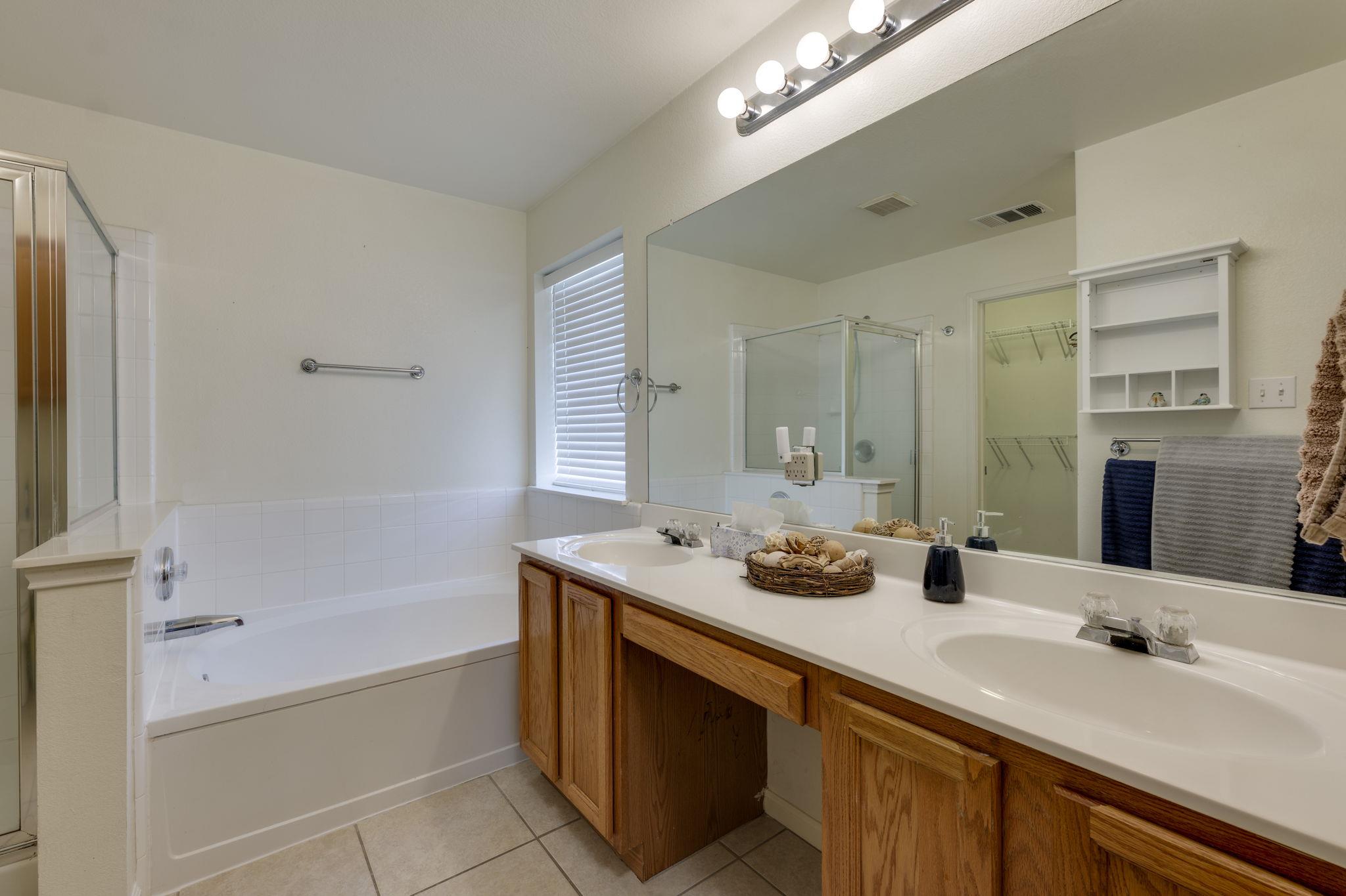 6007 Lone Star Ct, Hutto, TX 78634