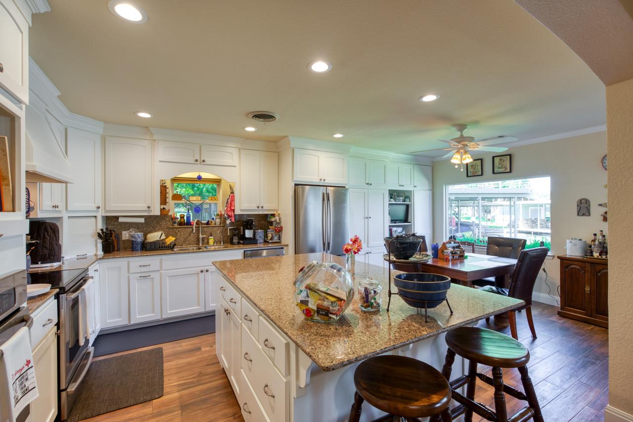 213 Lakeview, Sunrise Beach, TX 78643