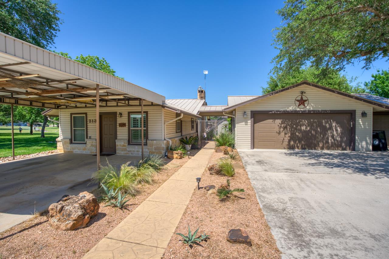 213 Lakeview, Sunrise Beach, TX 78643