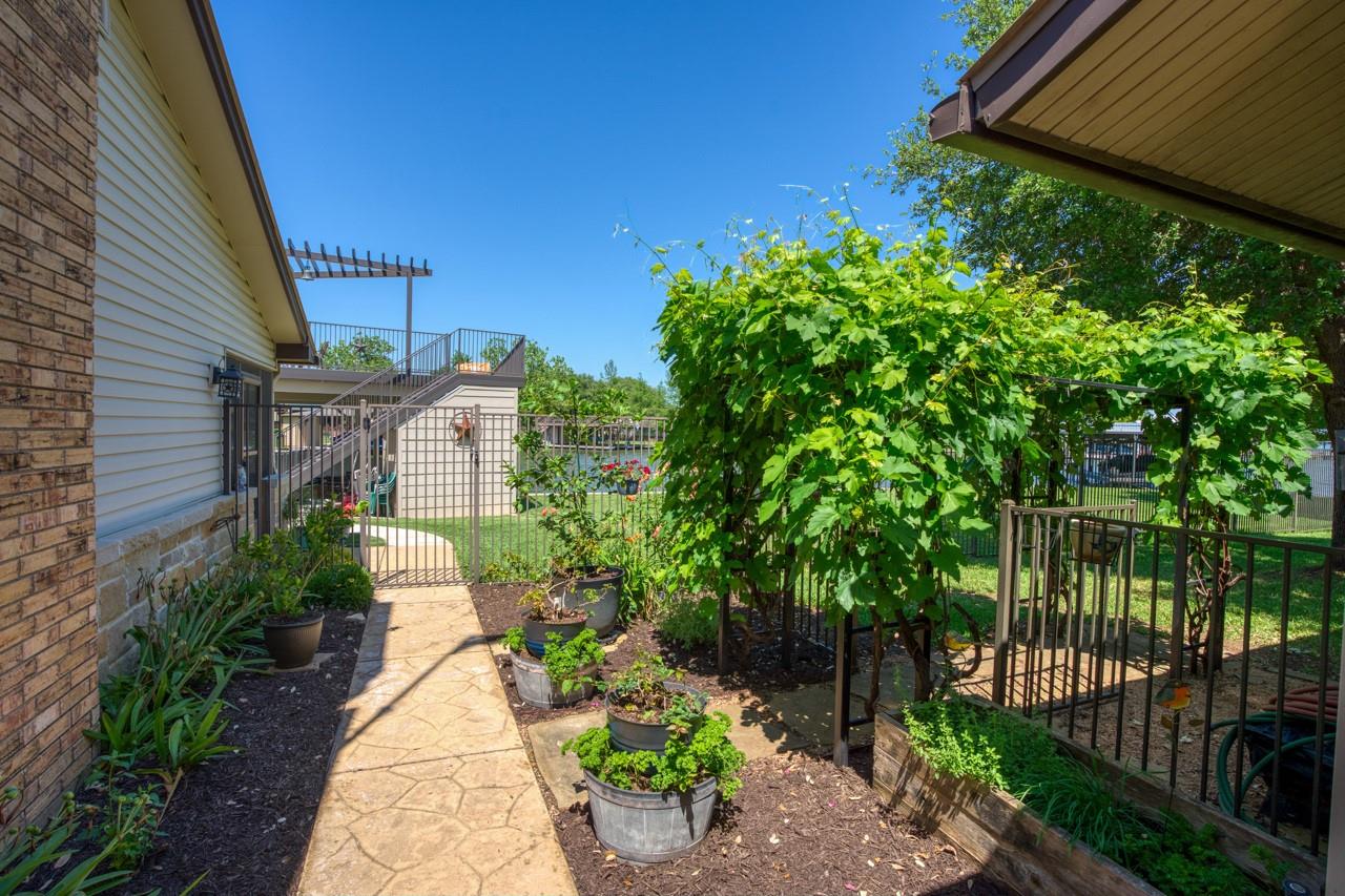 213 Lakeview, Sunrise Beach, TX 78643