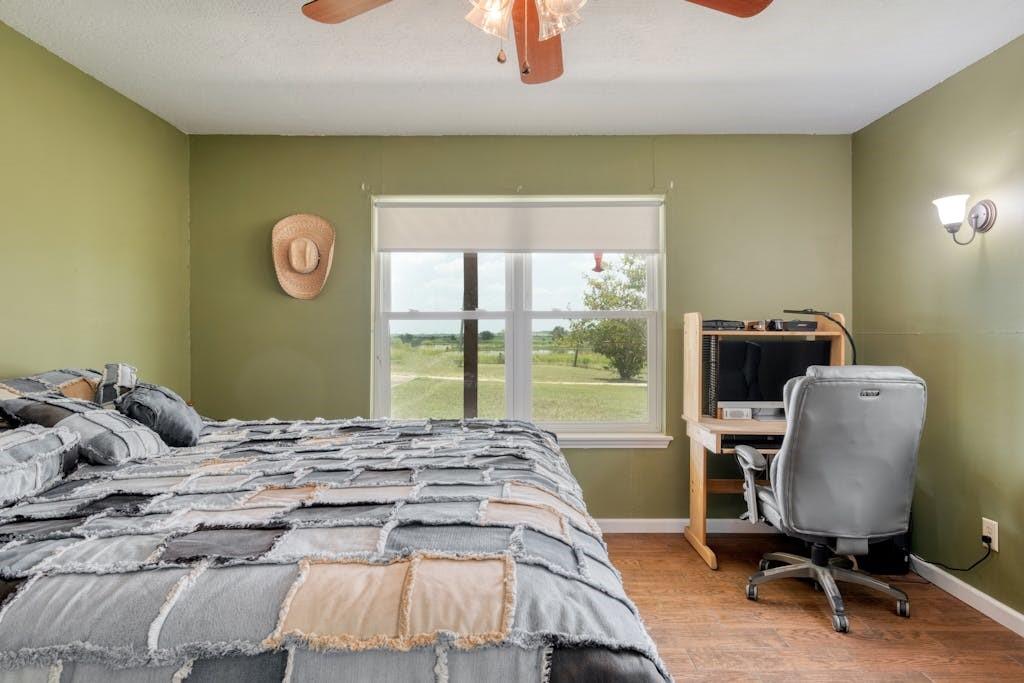 1540 County Road 114, Rogers, TX 76569