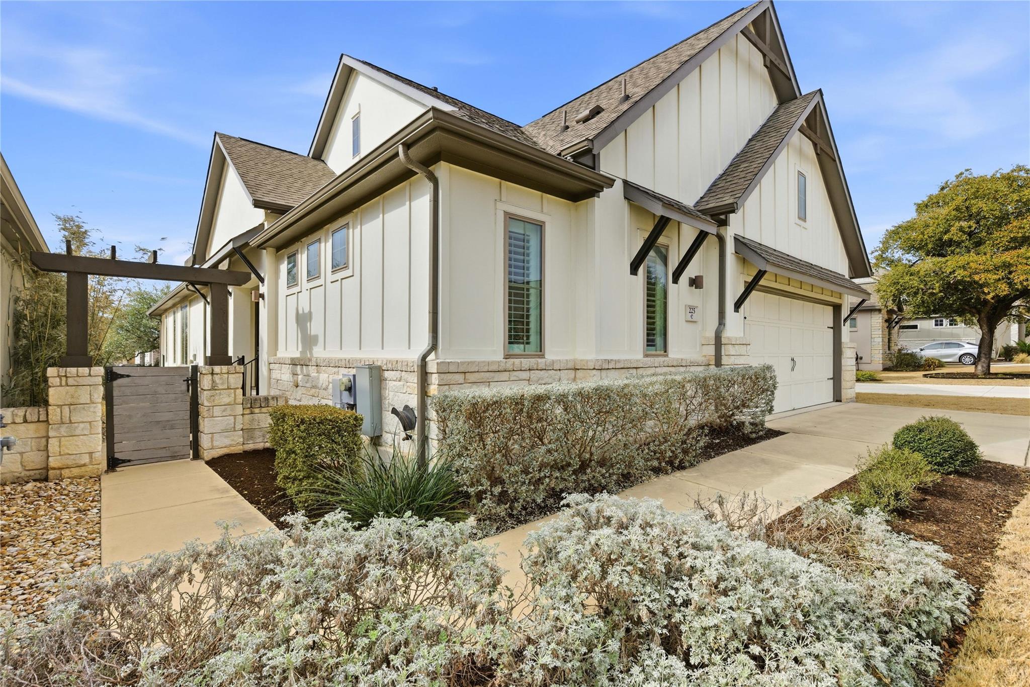 225 Diamondback Dr, Georgetown, TX 78628