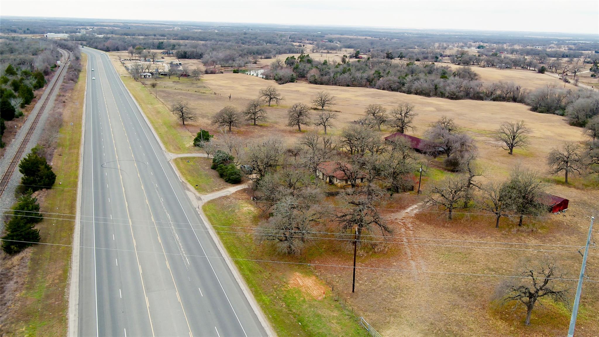 1682 W Us Highway 79, Rockdale, TX 76567