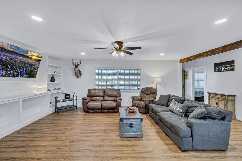 309 W Avenue H Ave, Jarrell, TX 76537