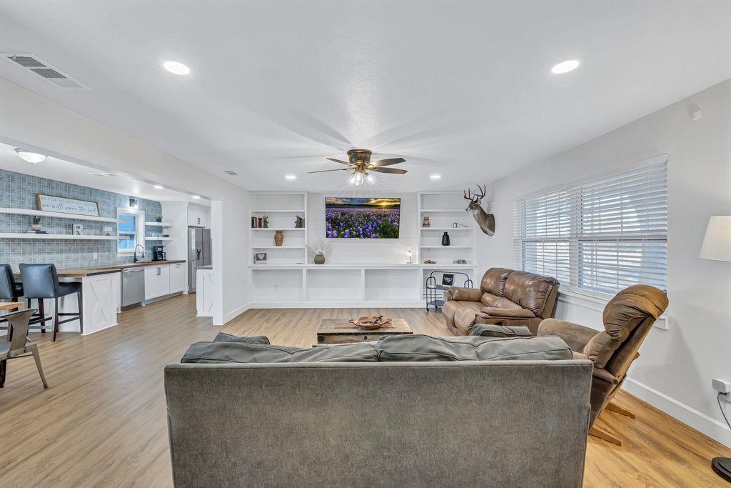 309 W Avenue H Ave, Jarrell, TX 76537