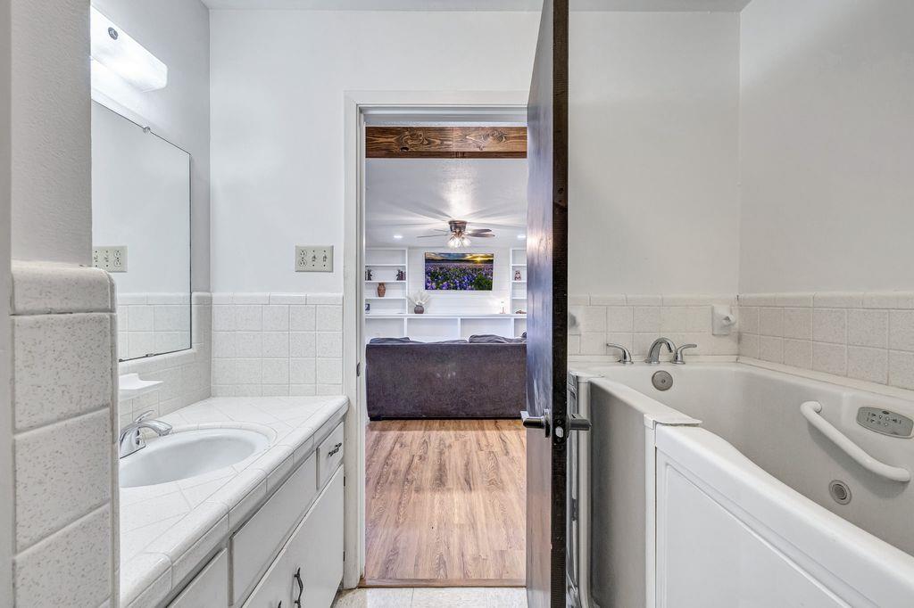 309 W Avenue H Ave, Jarrell, TX 76537