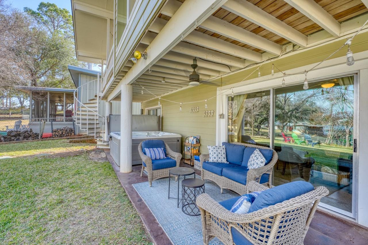 621 Sandy Mountain Dr, Sunrise Beach, TX 78643