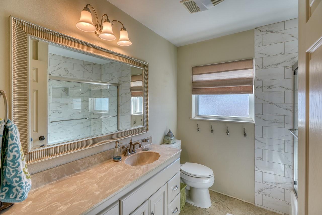 621 Sandy Mountain Dr, Sunrise Beach, TX 78643