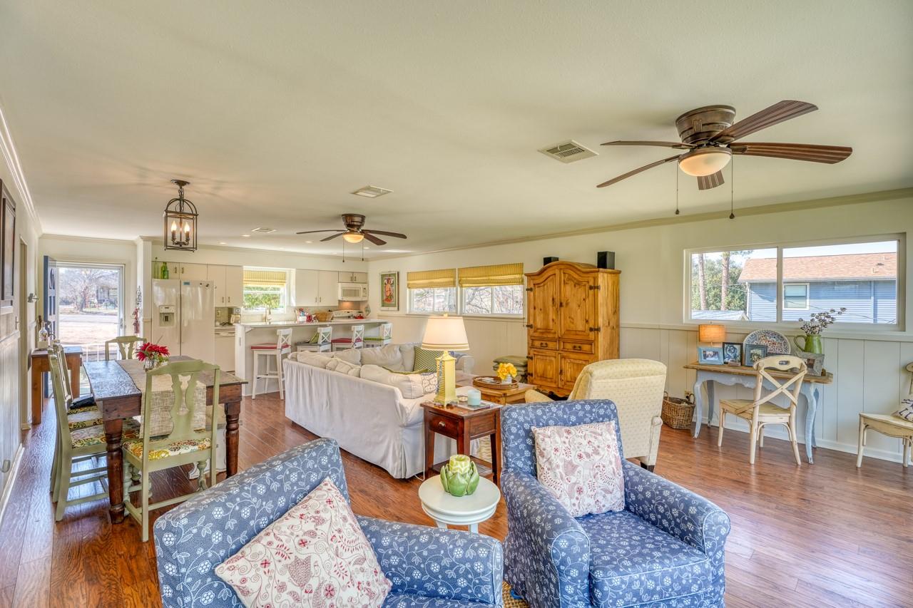 621 Sandy Mountain Dr, Sunrise Beach, TX 78643