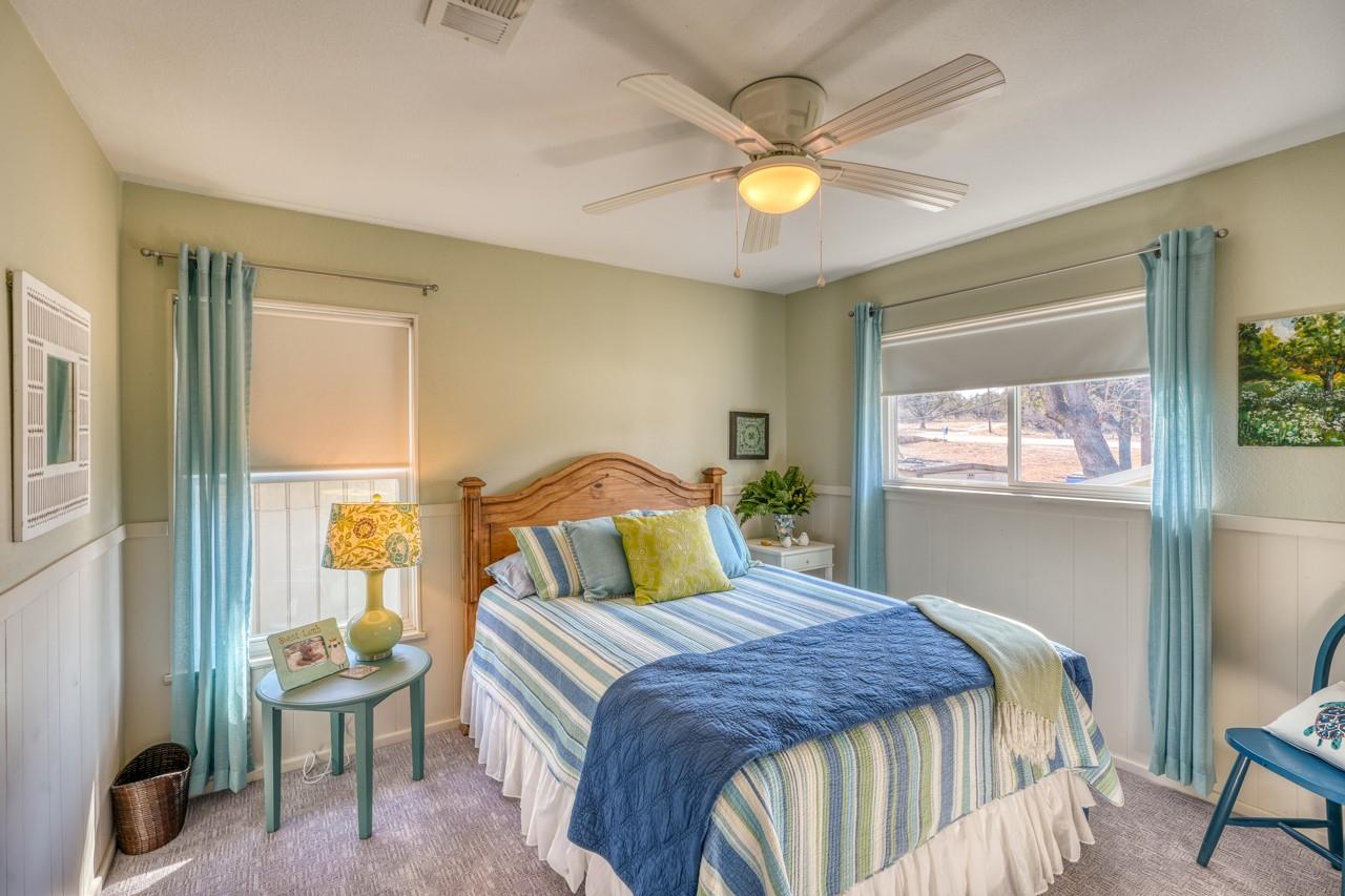 621 Sandy Mountain Dr, Sunrise Beach, TX 78643