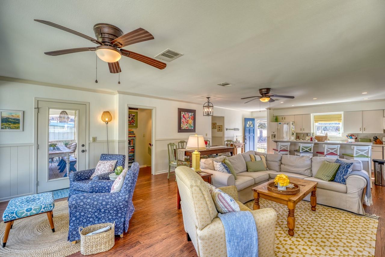 621 Sandy Mountain Dr, Sunrise Beach, TX 78643