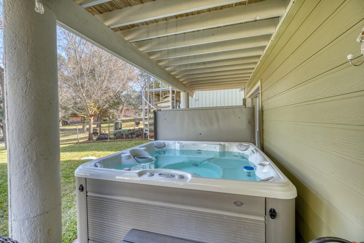 621 Sandy Mountain Dr, Sunrise Beach, TX 78643