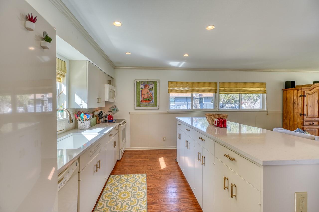 621 Sandy Mountain Dr, Sunrise Beach, TX 78643