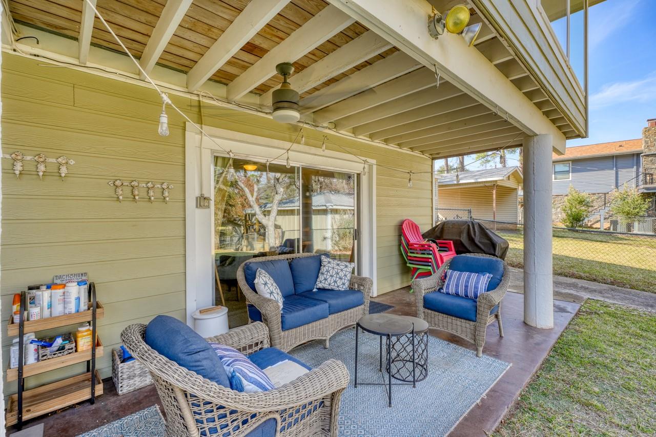 621 Sandy Mountain Dr, Sunrise Beach, TX 78643