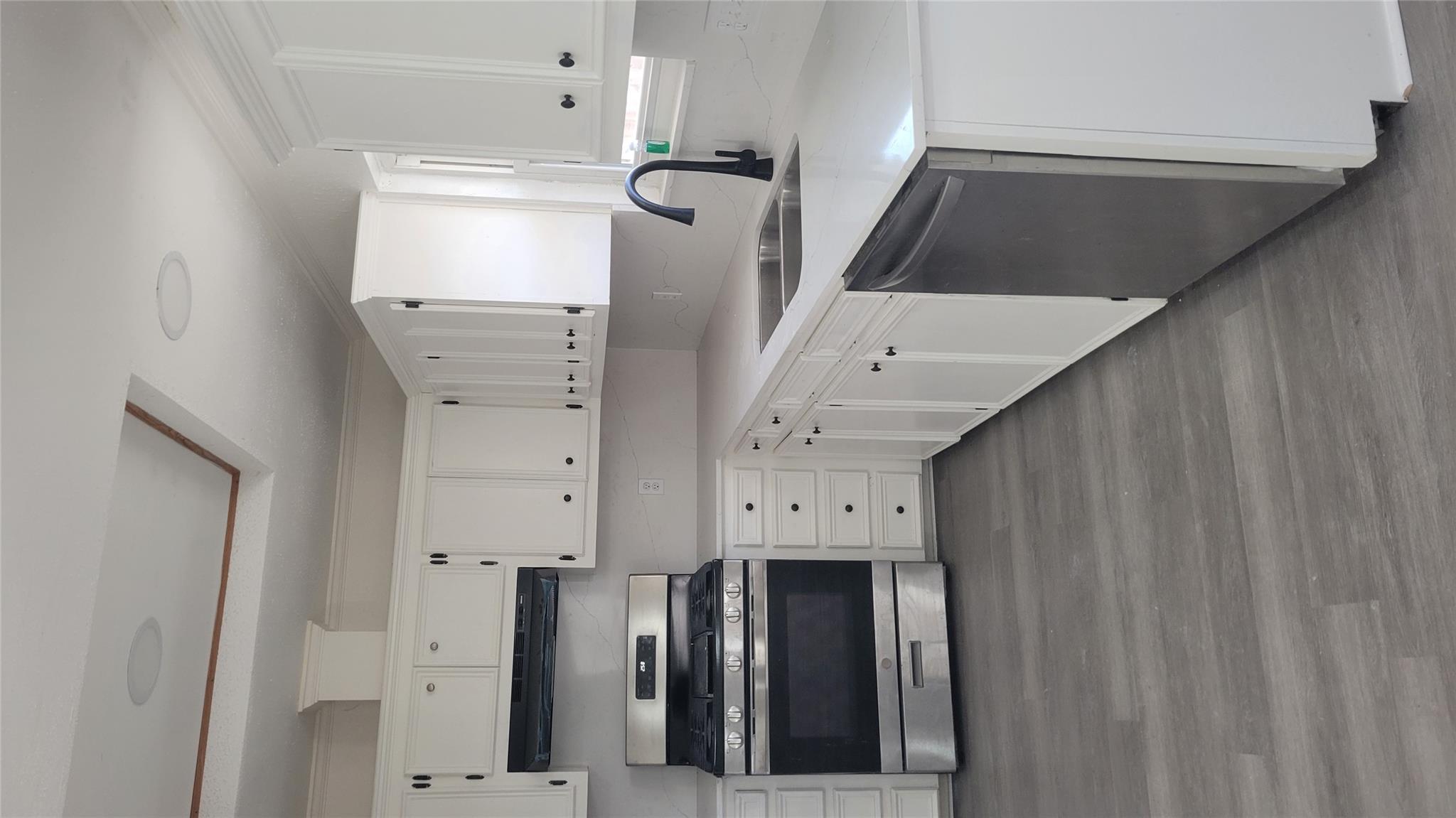 1903 Londonderry Dr, Leander, TX 78641