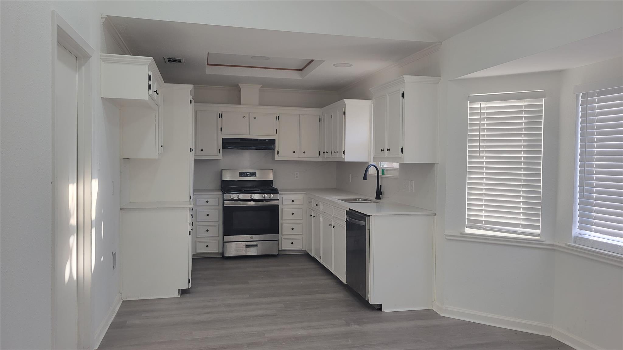 1903 Londonderry Dr, Leander, TX 78641