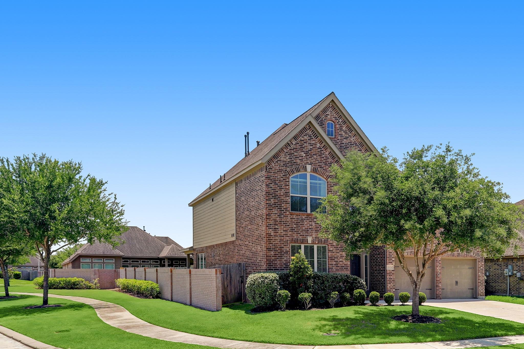 2604 Longlake Dr, Pearland, TX 77584