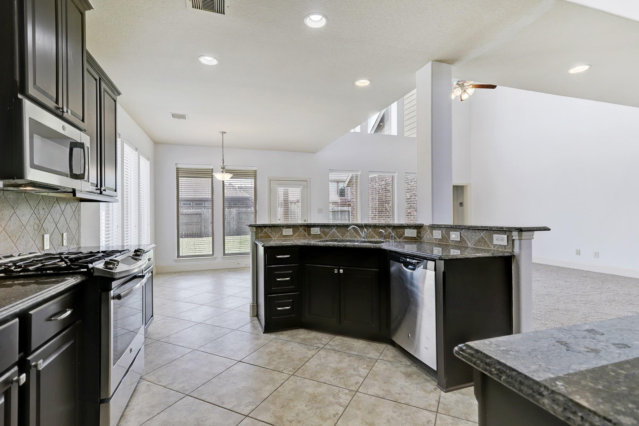 2604 Longlake Dr, Pearland, TX 77584