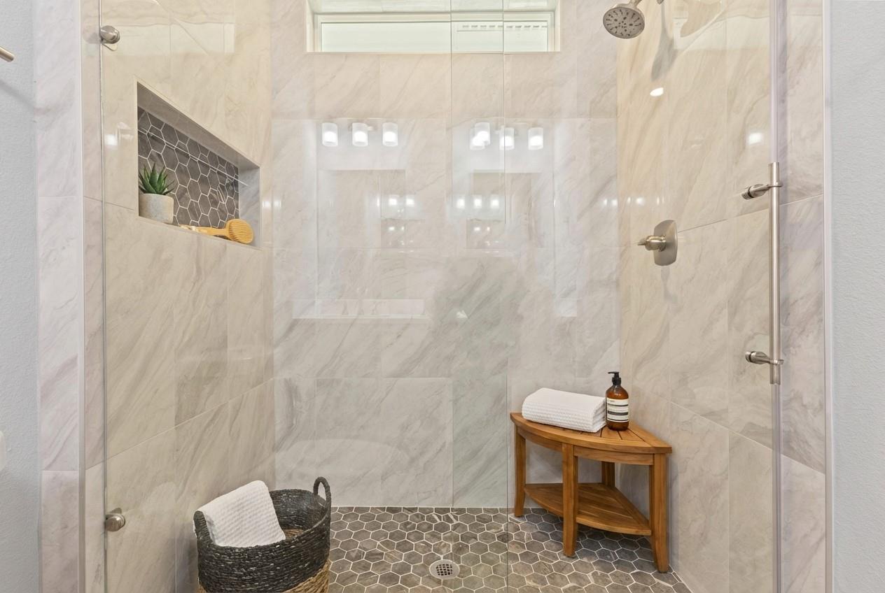 240 Shadow Oak Dr, Bastrop, TX 78602