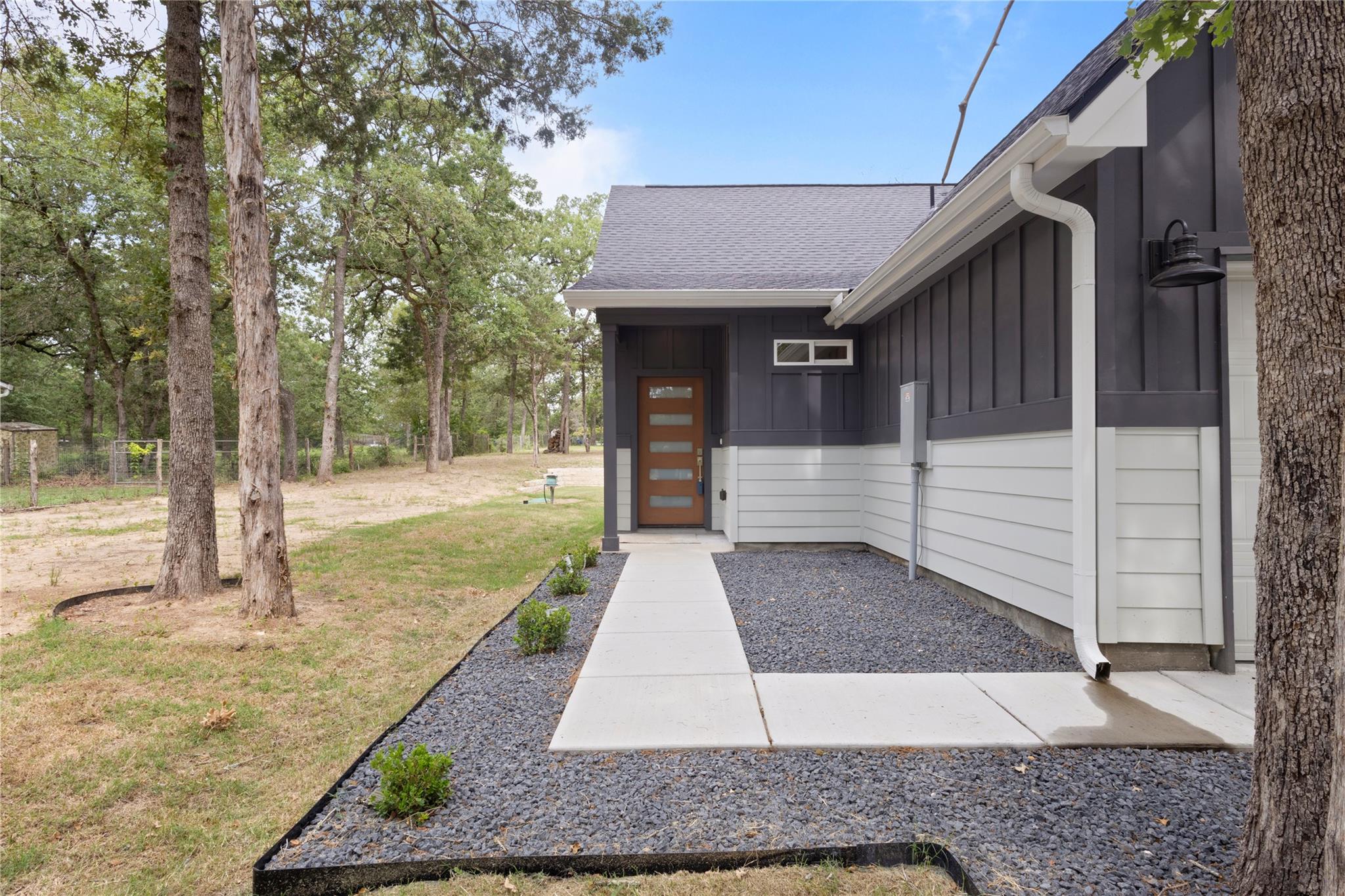 240 Shadow Oak Dr, Bastrop, TX 78602