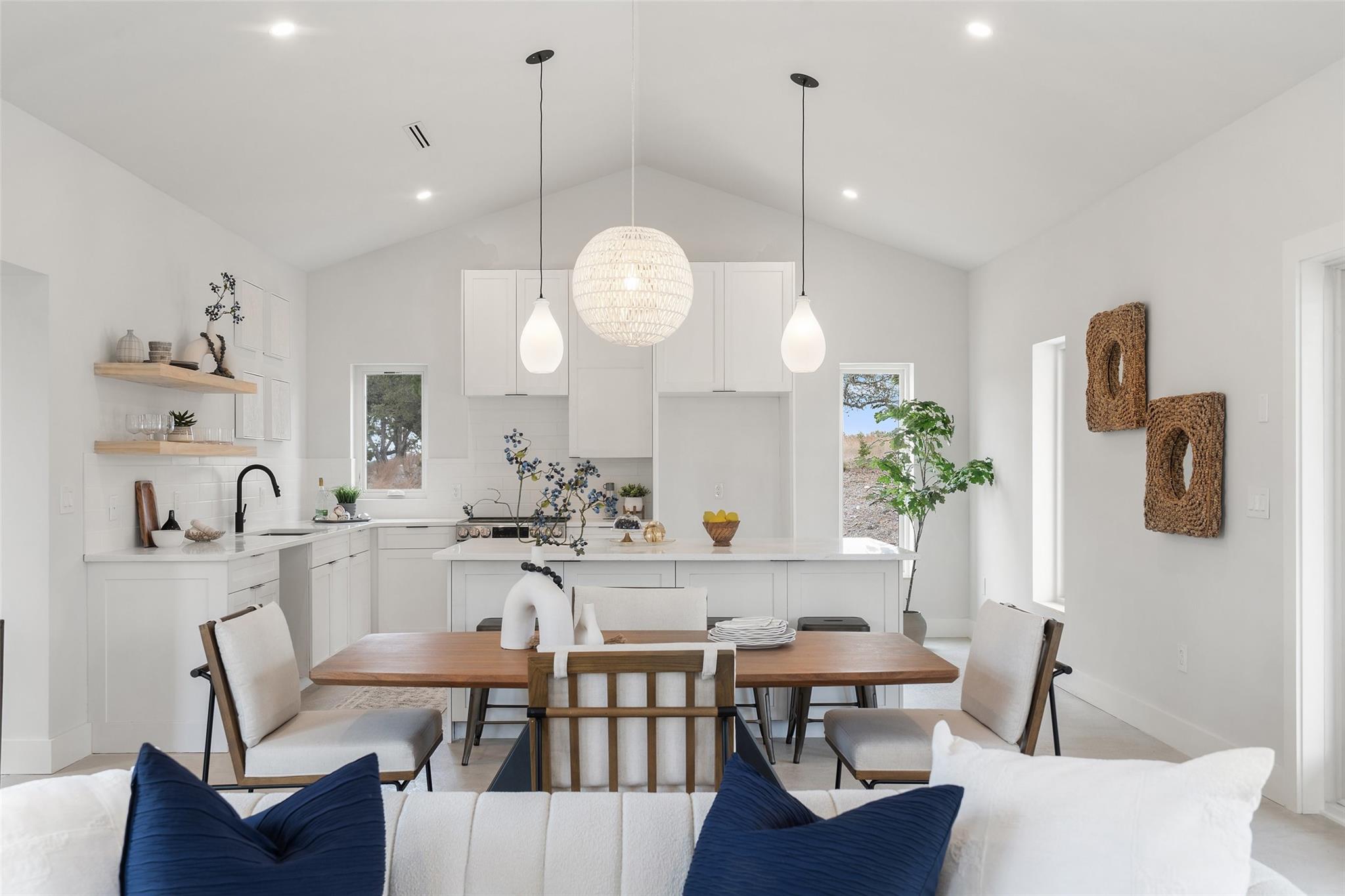 2 Shilo Cir, Wimberley, TX 78676