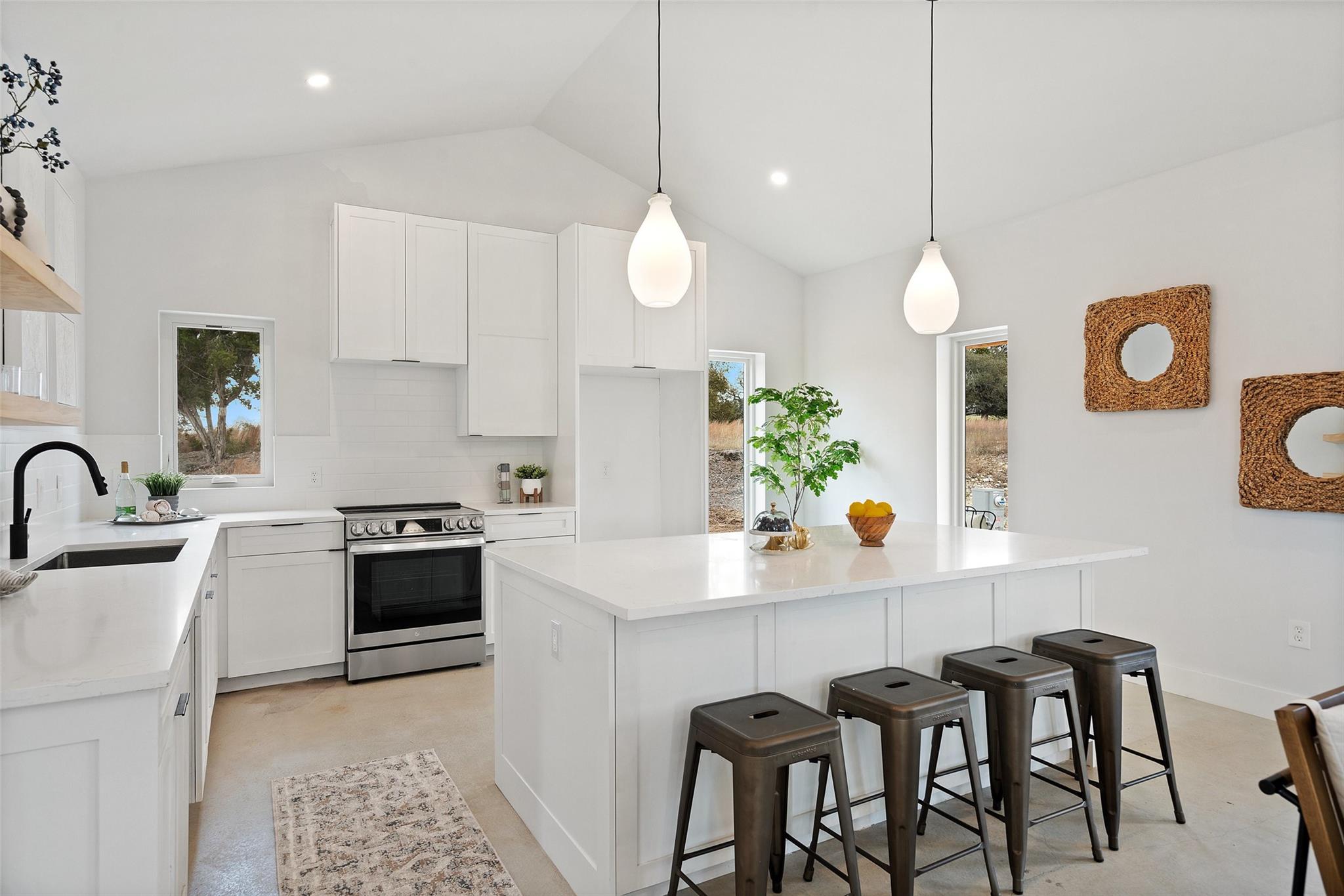 2 Shilo Cir, Wimberley, TX 78676